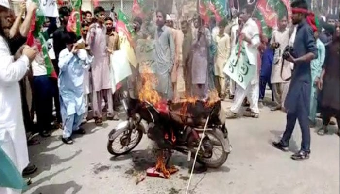 PTI workers protest party’s seat adjustment with Jamshed Dasti