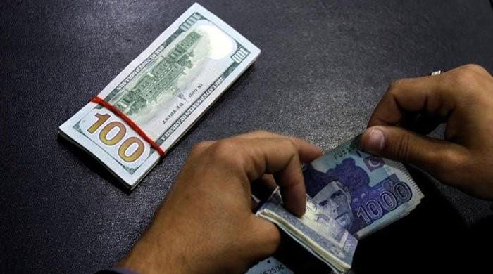 US dollar touches new high of Rs122 in interbank market 