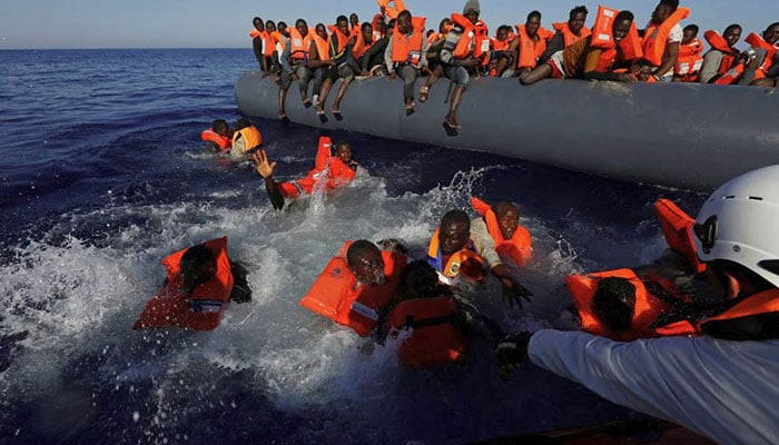Libyan coastguards pick up almost 1,000 migrants in one day