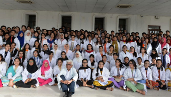SIUT’s 50th batch of volunteers awarded certificates