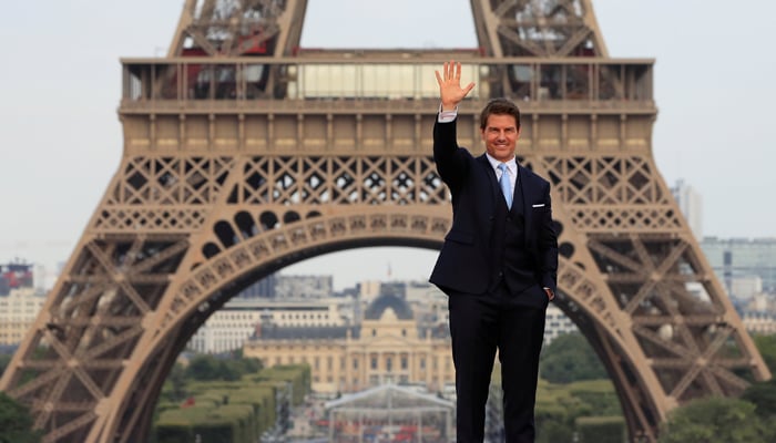 Tom Cruise walks red carpet in Paris