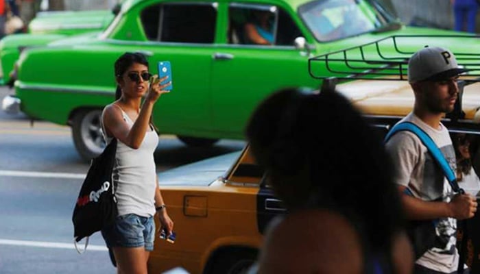 Cuba starts rolling out internet on mobile phones