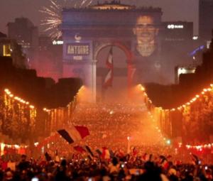 French fans give hero welcome to 'Les Bleus' World Cup champions