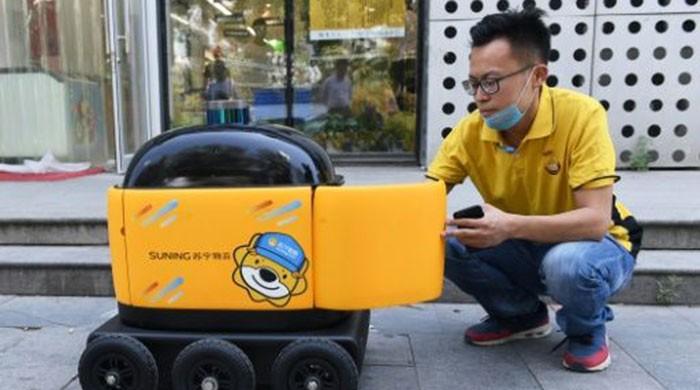 In China, yellow robots deliver snacks to your home