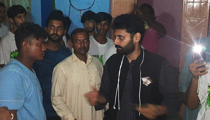 Angry protesters tear down independent Jibran Nasir's campaign banners in Karachi