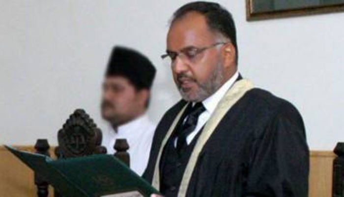 Supreme Judicial Council issues show-cause notice to Justice Shaukat Siddiqui