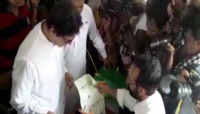 ECP withholds notification of Imran's victory in two constituencies