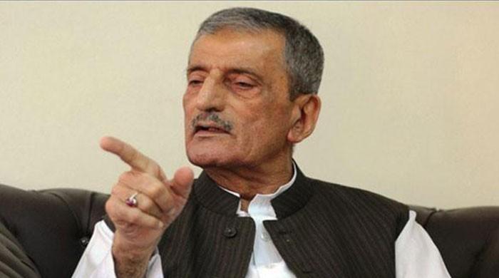 ANP’s Bilour concedes defeat, admits Imran’s popularity in KP