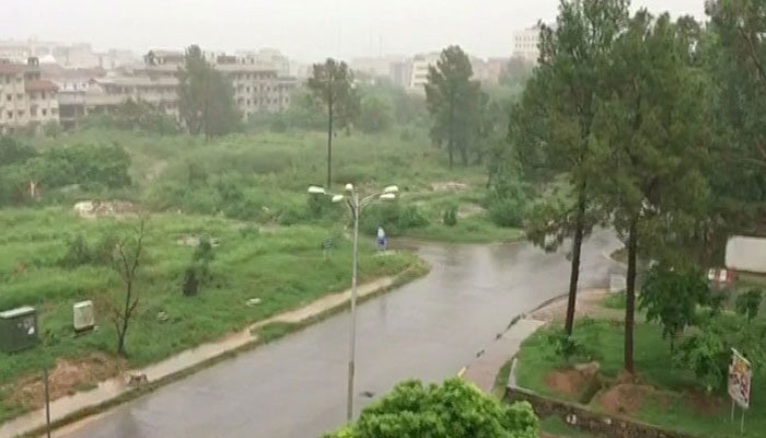 Heavy rain lashes Islamabad, Rawalpindi