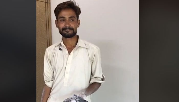 Pakistani painter who won over Internet with his voice talks about viral video