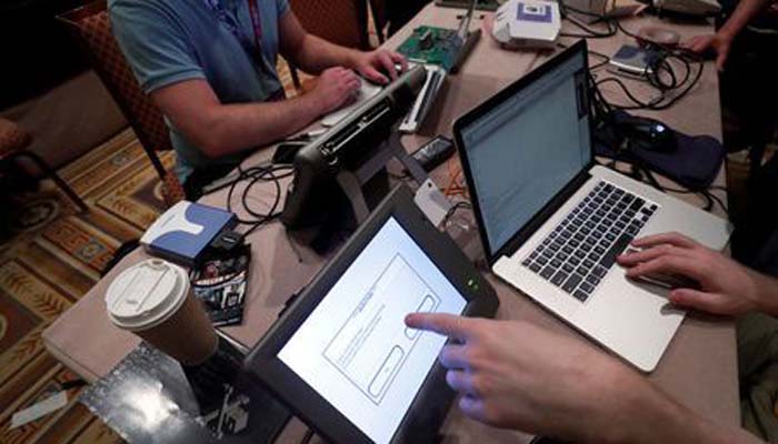 Hackers at convention test US voting systems for bugs