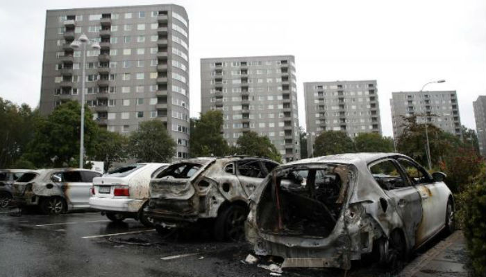 Youths in Swedish towns burn and vandalise scores of cars