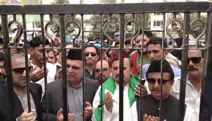 PTI Sindh governor-nominee stopped from entering Quaid's mausoleum