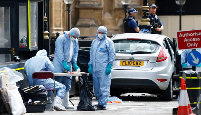 Car hits pedestrians at UK parliament in suspected terrorist attack