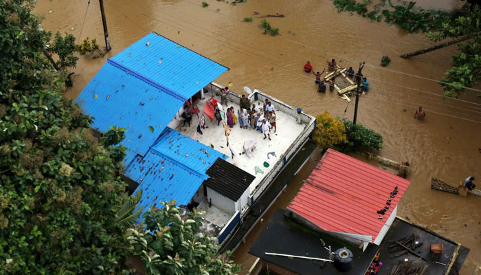 More than 320 dead in India flood crisis