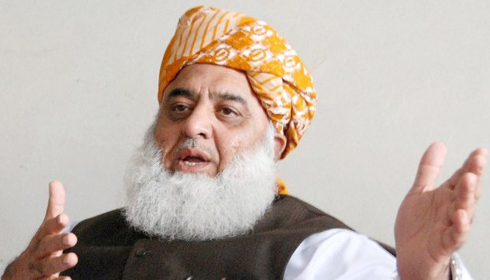 Maulana Fazl meets GDA members in Karachi 