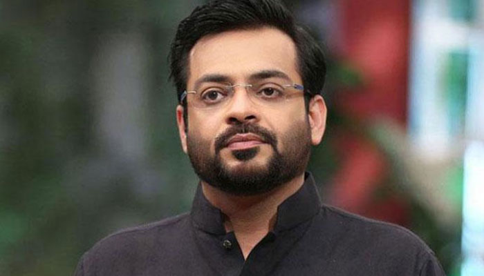 Amir Liaquat leaves PTI’s WhatsApp group