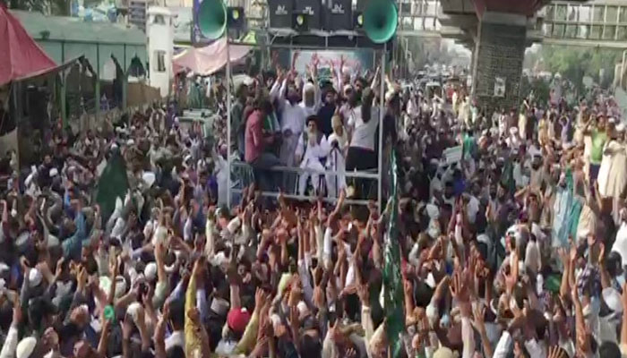 TLP rally against blasphemous caricatures sets out for Islamabad from Lahore