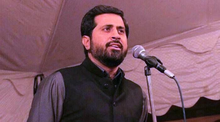 Punjab info minister loses cool during TV interview 