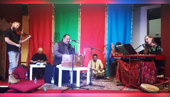 Polish audience praises Qawwal Imran Aziz Mian for incredible musical performance