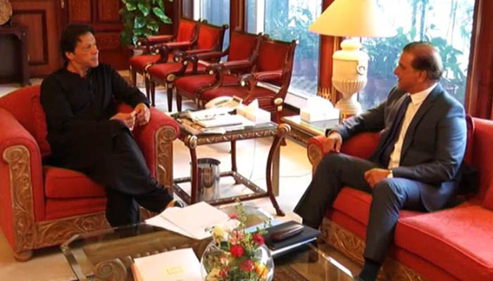 PM Imran meets WAPDA chairman, emphasises urgency of building dams 