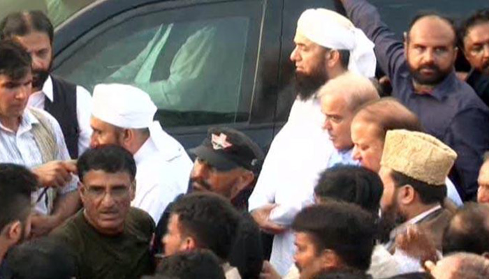 Nawaz and Shehbaz Sharif during the funeral prayers of Begum Kulsoom Nawaz 