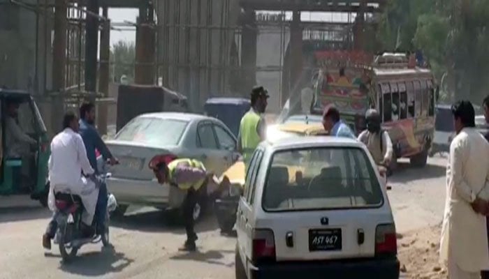 Citizen arrested for thrashing traffic warden in Peshawar 
