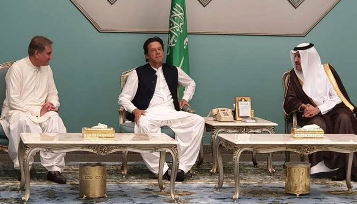 PM Imran performs Umrah ahead of meeting with Saudi king
