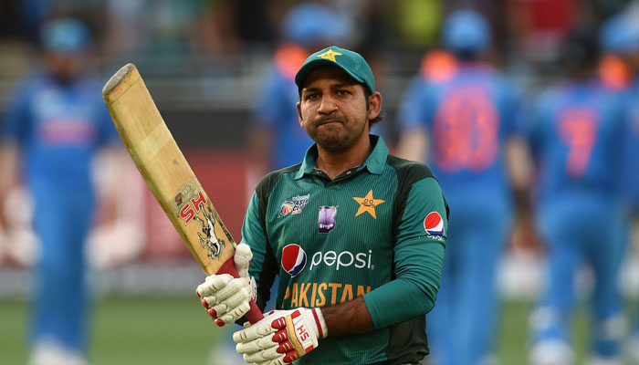 Pakistan captain Sarfraz Ahmed leaves the field after being dismissed. Photo:AFP