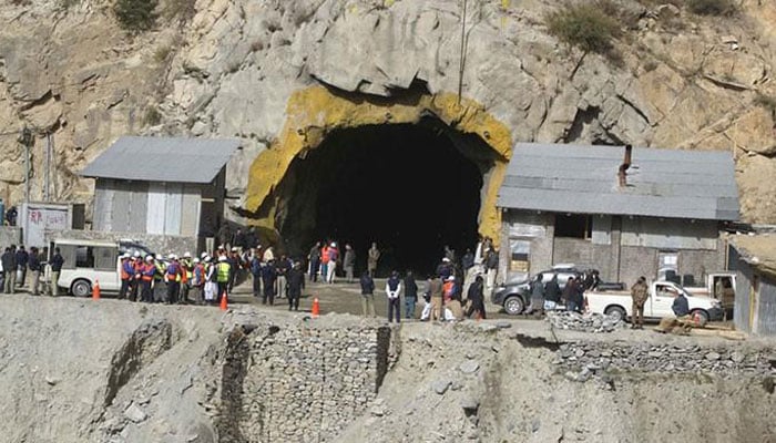 CJP takes notice on intermittent closure of Lowari Tunnel 