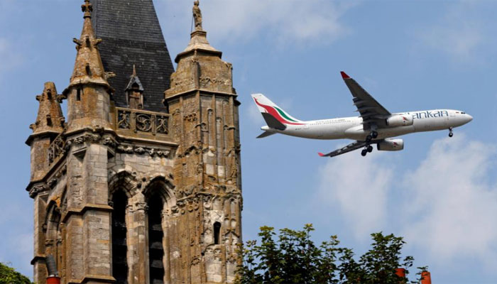 In shadow of Paris airport, holdouts seek rebirth of ghost village