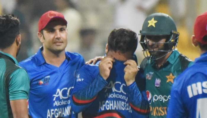 Pakistani players console Afghanistan bowler after Asia Cup defeat