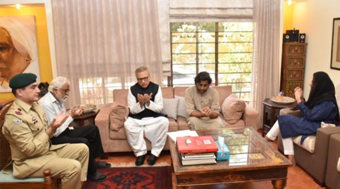 President Arif Alvi visits Amal Umer’s house in Karachi 