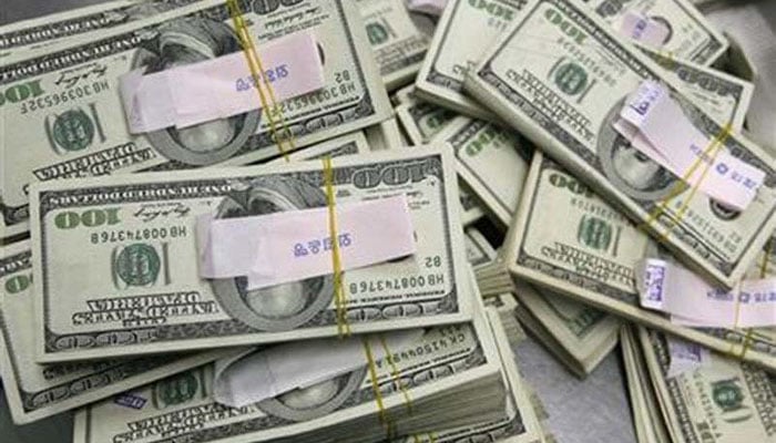 Pakistan’s foreign exchange reserves drop by $627 million