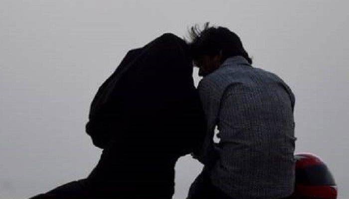 Four cops sacked for harassing, manhandling couple at Karachi's Sea View