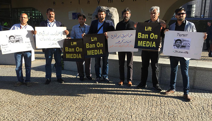 Pakistani journalists express solidarity with PFUJ in Brussels 