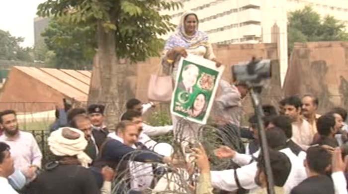 PML-N lawmakers protest outside Punjab Assembly