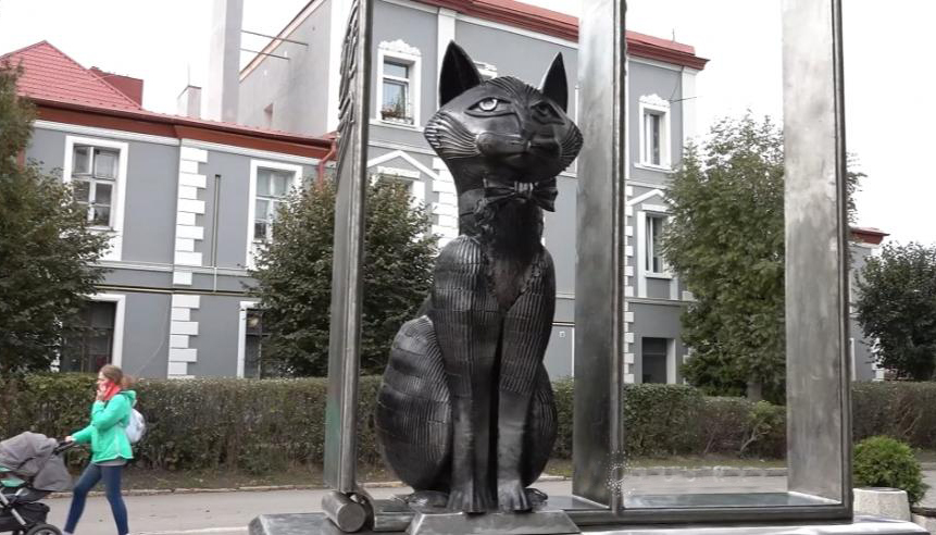 Purrfect job; Russian town hires cat chief to attend to strays