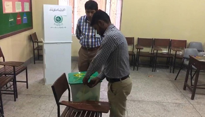 Nawaz fails to cast vote for not having CNIC