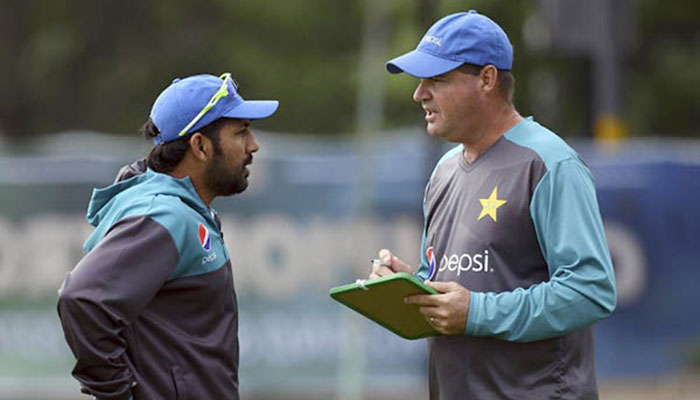 Mickey Arthur dismisses reports of rift in team