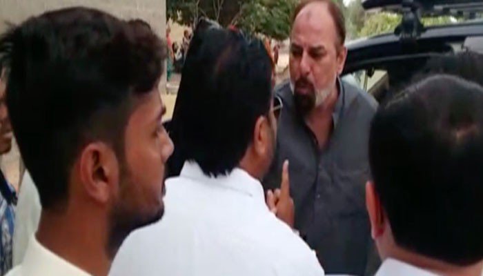 Scuffle breaks out between PTI Karachi MNA, MPA 