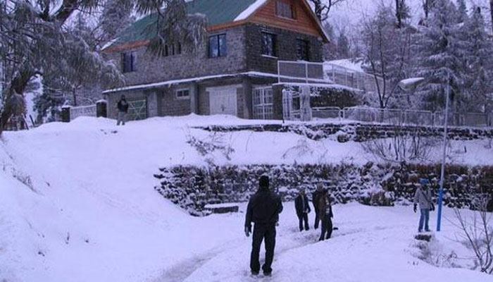 Work under way to clear roads in Naran 