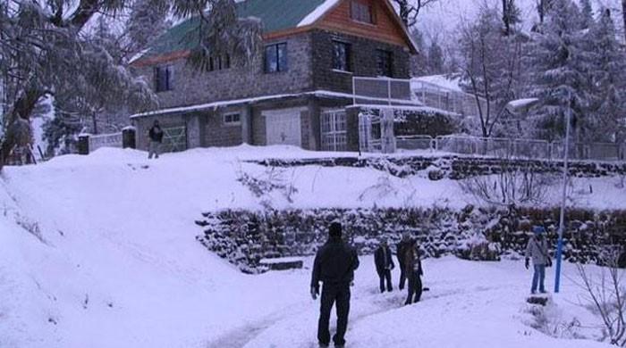 Army rescues 13 people trapped in snow-packed Diamer 