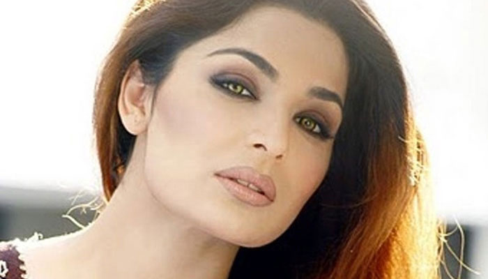 Meera's lawyer sends her legal notice, actor asks him to respond too