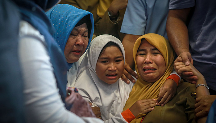 Indonesian Lion Air plane crashes into sea with 189 passengers, crew