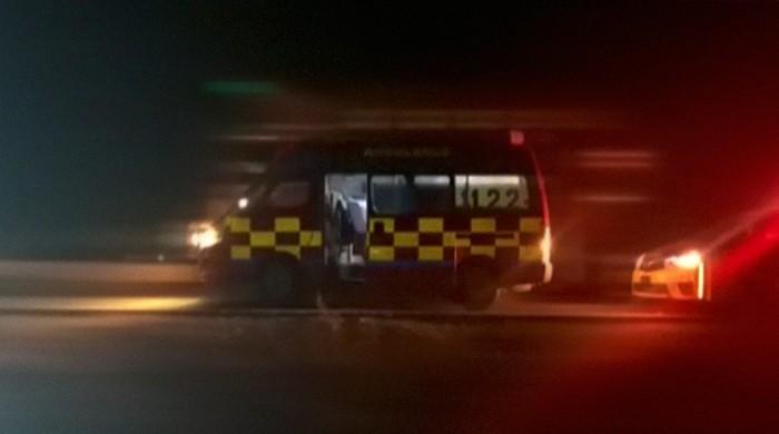 Seven dead, 19 wounded as minibus, truck collide near Khuzdar Seven dead, 19 wounded as minibus, truck collide near Khuzdar