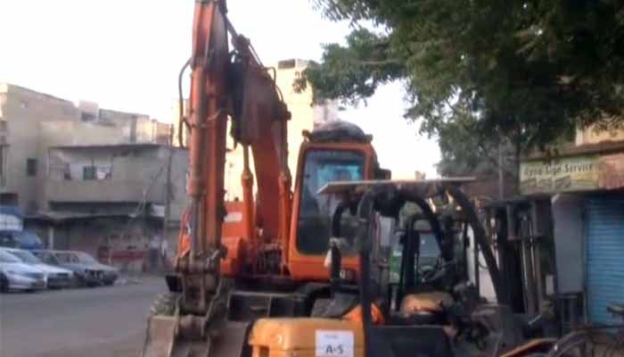 Anti-encroachment drive reaches Karachi's Gulistan-e-Johar, shops, kiosks demolished