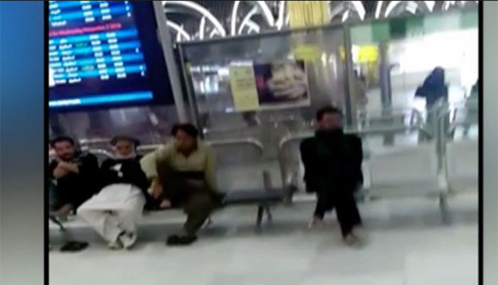 Pakistanis stranded at Baghdad airport finally receive tickets for return 