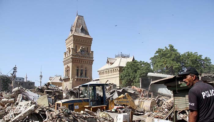 Cleanup starts in Karachi’s Empress Market after anti-encroachment drive