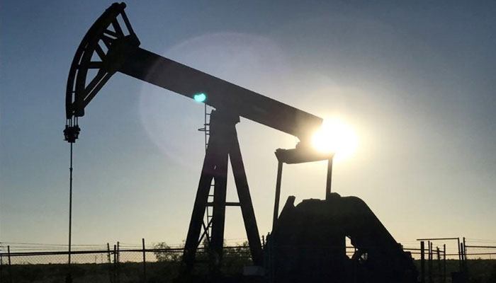 Oil prices advance as Saudi to cut output